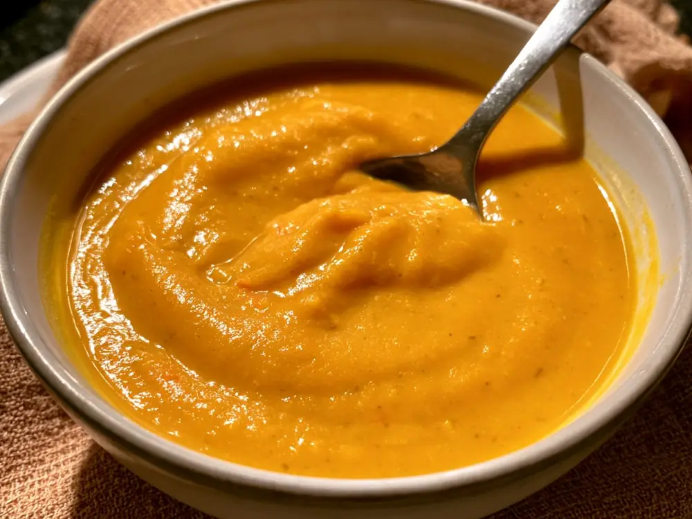 Soupe de restes de légumes Velouté de légumes orange : soupe anti-gaspillage pour finir les restes du bac