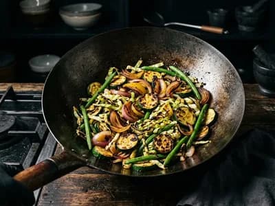 Photo de Poêlée sautée de légumes oubliés au wok