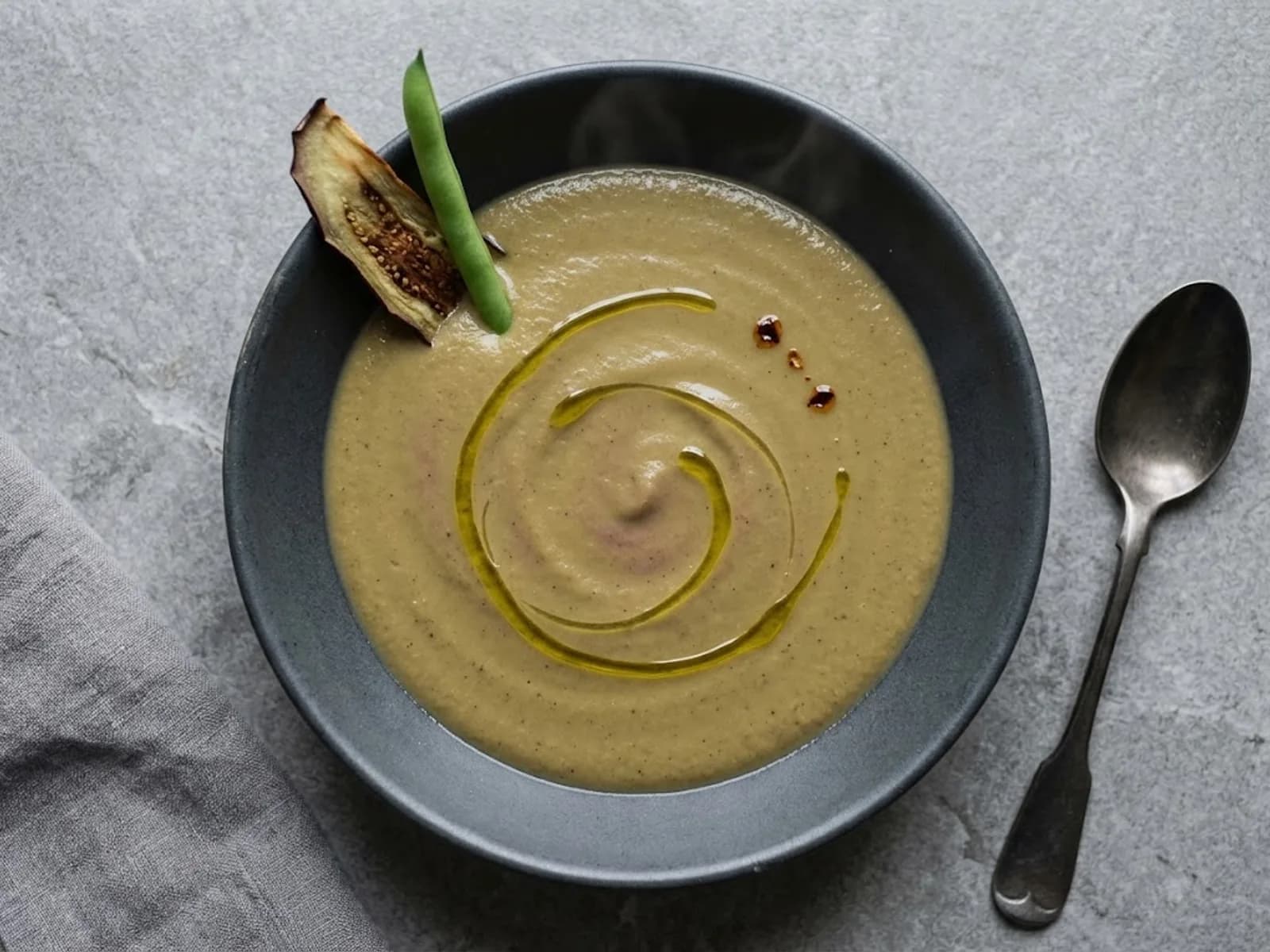 Photo de Velouté chaud d'aubergine et haricots