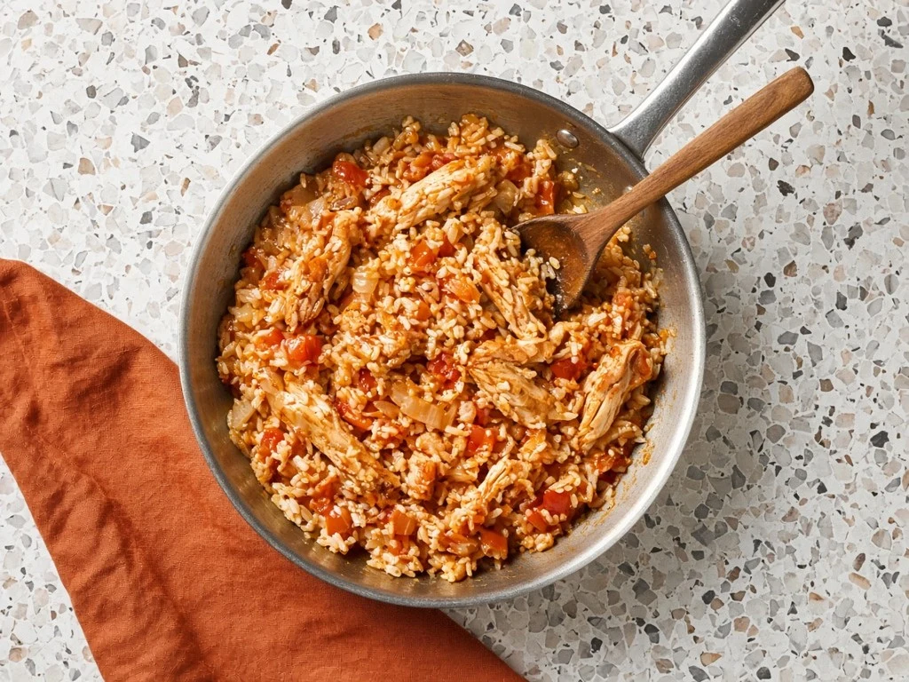 Poêlée sautée de riz et poulet aux tomates